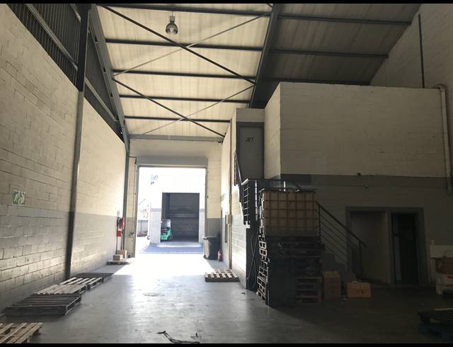 381M² WAREHOUSE TO LET IN AIRPORT INDUSTRIA